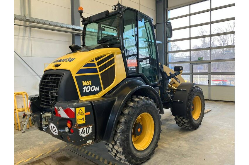 WA 100 M-8